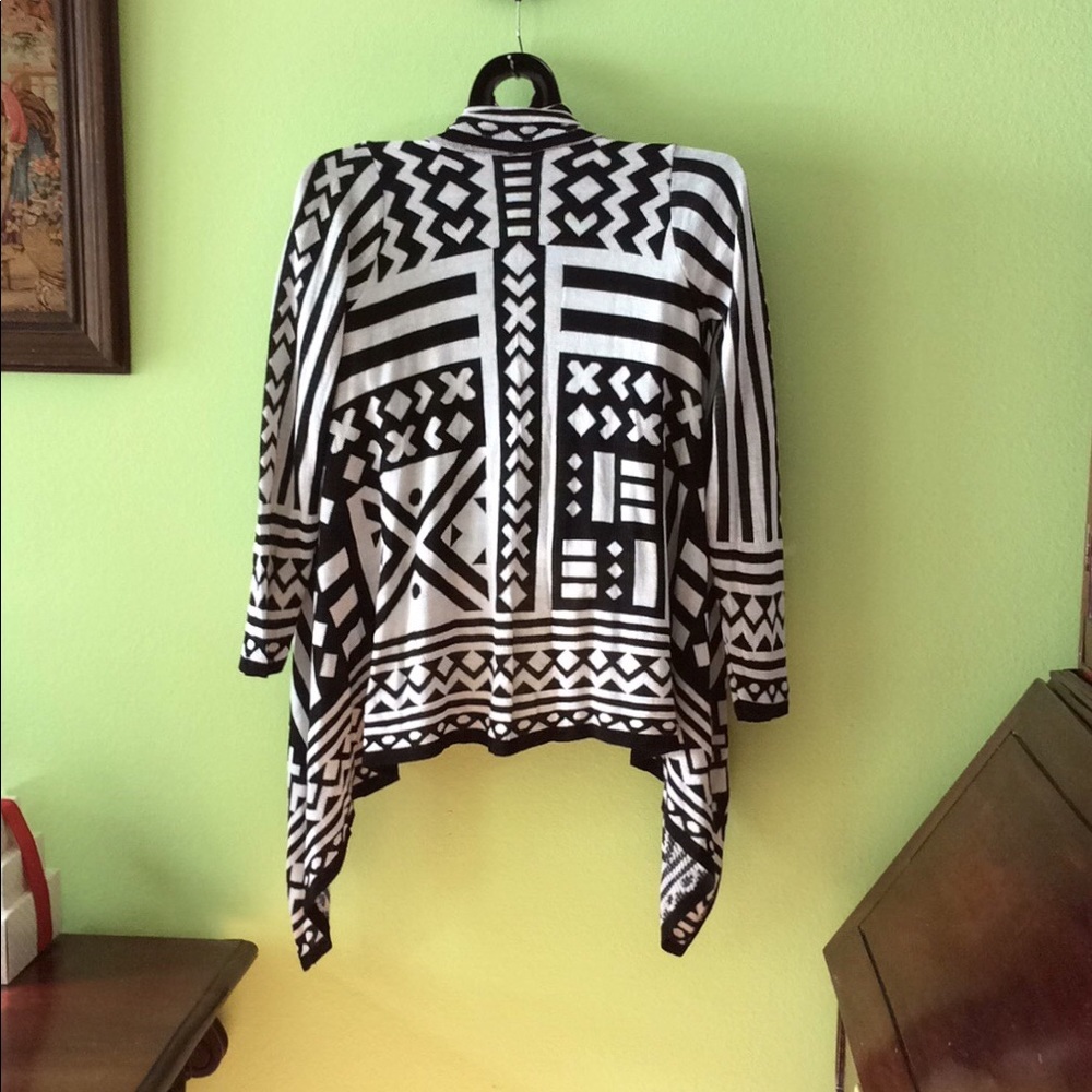 Nwot Aztec Print Shark Bite Style Open Cardigan - image 4